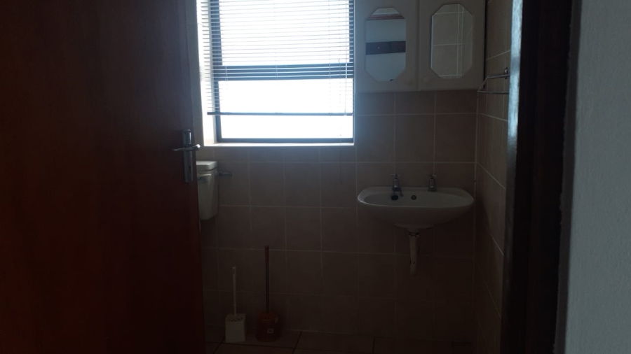 To Let 2 Bedroom Property for Rent in Wavecrest Eastern Cape